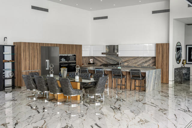 2 Bravo Court, Rancho Mirage CA: https://media.crmls.org/mediaz/22383790-46fc-4fda-b9db-14059b9ec2c9.jpg
