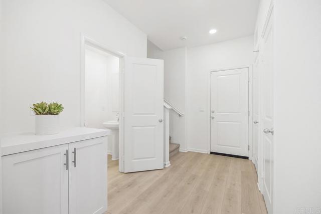 Detail Gallery Image 16 of 41 For 1047 Arrowood Trail, Vista,  CA 92081 - 3 Beds | 2/1 Baths