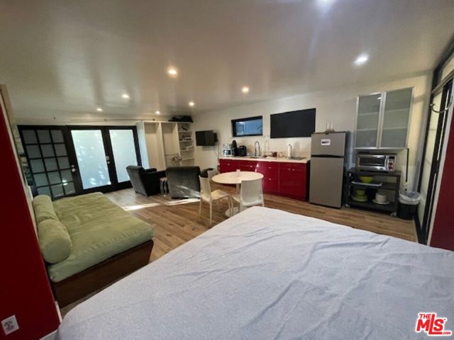 126 GALLEON Street, Marina del Rey CA: https://media.crmls.org/mediaz/223887c0-fd20-4084-8cc4-f3486f4e90b3.jpg