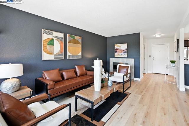 456 Mariners Island Blvd, San Mateo CA: https://media.crmls.org/mediaz/2238b670-e47d-4938-b713-2fc3467eef2a.jpg