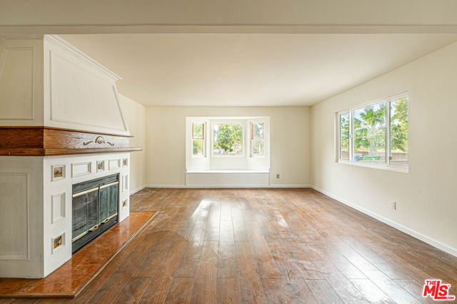 17425 Los Alimos Street photo 5