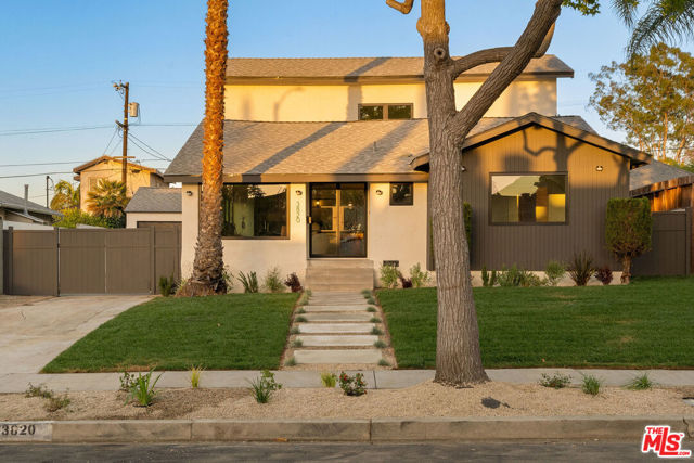 3820 S Burnside Avenue, Los Angeles CA: https://media.crmls.org/mediaz/22392aa5-a5de-404b-8191-aae0454097bd.jpg