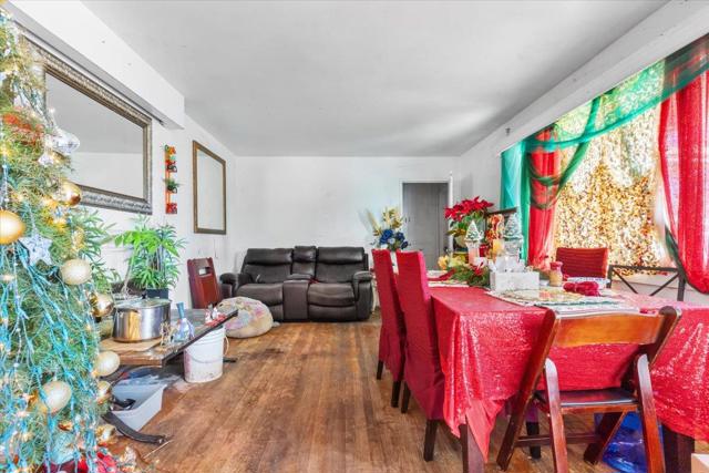896 S Almaden Avenue, San Jose CA: https://media.crmls.org/mediaz/22399465-51f6-4bab-8752-034e61e697d6.jpg