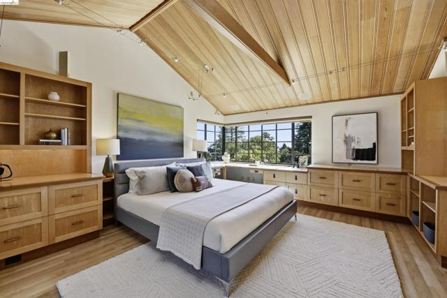 44 Highgate Rd, Kensington CA: https://media.crmls.org/mediaz/2239dee0-4f70-4715-b6a5-65002438c29e.jpg