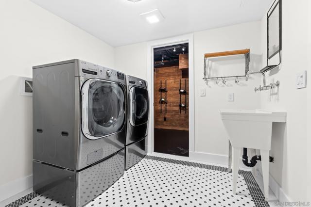 3301 Trumbull St, San Diego CA: https://media.crmls.org/mediaz/223a48b3-b0a4-47a2-83c7-7e7485e6cc0e.jpg