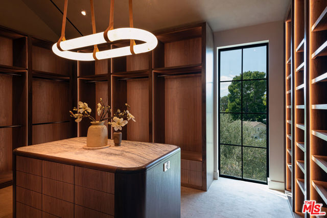 24172 Lupin Hill Road, Hidden Hills CA: https://media.crmls.org/mediaz/223a543a-31b5-4b3f-ac93-3bcc9e16cd5d.jpg