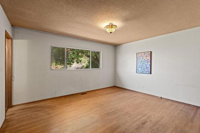 1515 San Dieguito Dr, Del Mar CA: https://media.crmls.org/mediaz/223a59d0-2e05-47ac-be97-8ca8c63cebf0.jpg