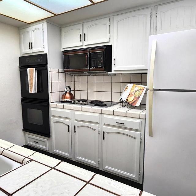1500 Broadway, Burlingame CA: https://media.crmls.org/mediaz/223a86ae-2af2-4121-a1dc-215bdb0e6494.jpg