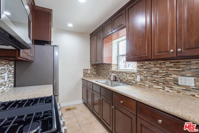 200 W Palmer Avenue, Glendale CA: https://media.crmls.org/mediaz/223b2afa-b9e4-4f3d-927d-33587d3e9cb3.jpg