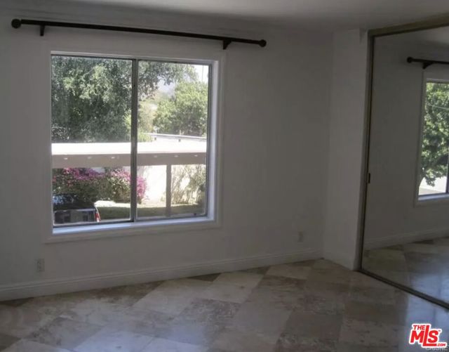 524 E Hazel Street, Inglewood CA: https://media.crmls.org/mediaz/223b3144-3ecd-4452-b1af-245579413e0d.jpg