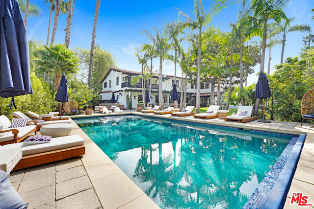 9451 Sunset Boulevard, Beverly Hills CA: https://media.crmls.org/mediaz/223b9762-7089-4b36-b5bd-a2881bc11ab9.jpg