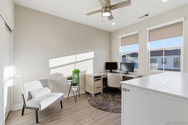 4382 Pacifica Way, Oceanside CA: https://media.crmls.org/mediaz/223bb830-549a-48f0-ba38-8ee8243a9d56.jpg