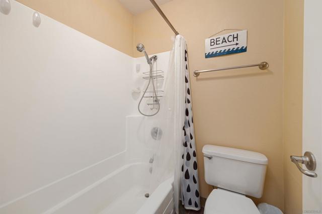 860 Turquoise St, San Diego CA: https://media.crmls.org/mediaz/223c787d-a3a9-456c-9822-225ae5d81341.jpg