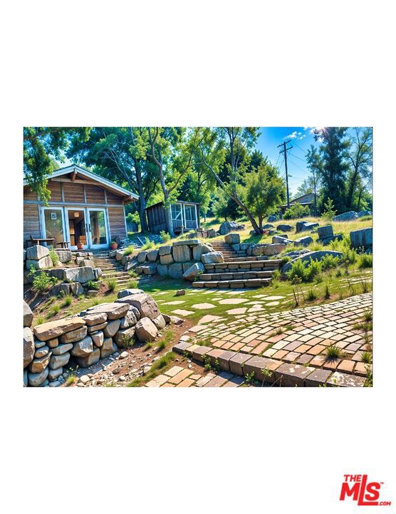 2344 Laguna Circle Drive, Agoura CA: https://media.crmls.org/mediaz/223dd014-54e7-4ba5-b2c8-61bb491346ec.jpg