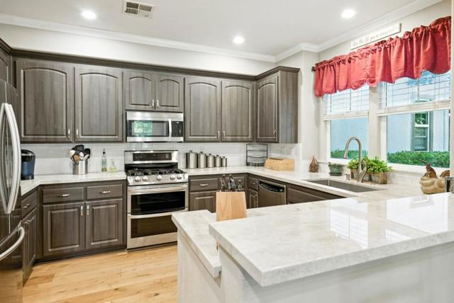 160 Sarafina Way, Gilroy CA: https://media.crmls.org/mediaz/223debad-86e6-4342-a167-4048b6d7212d.jpg