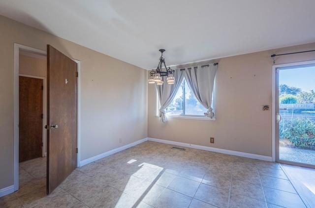 1007 Driftwood Place, Salinas CA: https://media.crmls.org/mediaz/223f05b3-e876-43cb-8da8-603c7d468b56.jpg