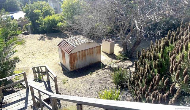 7219 Mimosa Dr, Carlsbad CA: https://media.crmls.org/mediaz/223f210d-3834-477c-941f-425340b61c76.jpg