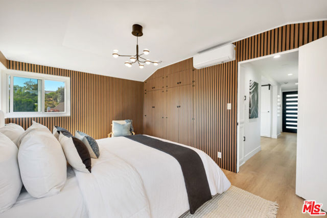 418 N Bowling Green Way, Los Angeles CA: https://media.crmls.org/mediaz/223f5f6d-1382-4a59-9578-7856a533f422.jpg