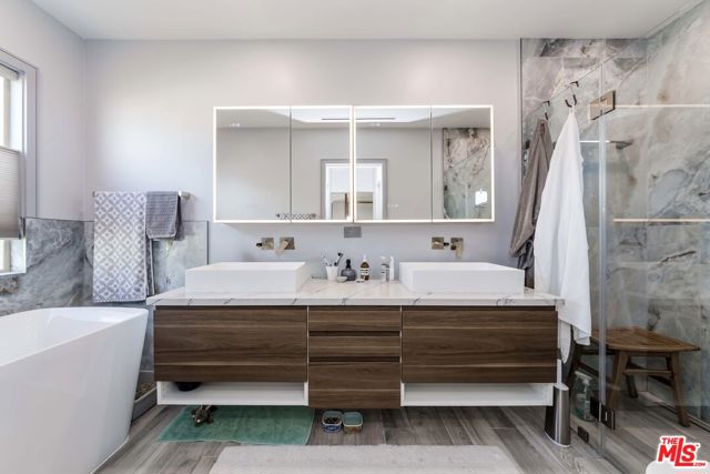 5524 W 122nd Street, Hawthorne CA: https://media.crmls.org/mediaz/223f6875-83d6-4bb8-9296-1fa01b2e022a.jpg