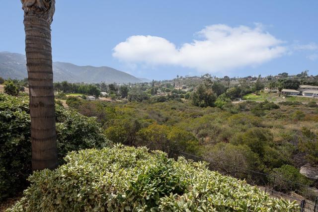 15881 Broad Oaks Road, El Cajon CA: https://media.crmls.org/mediaz/22402164-5637-4b38-980e-8d1ed6f2bdad.jpg