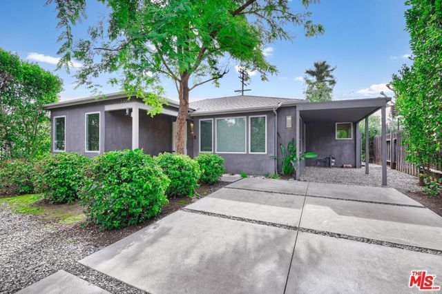 23018 Leonora Drive, Woodland Hills CA: https://media.crmls.org/mediaz/2240661b-0611-4239-8103-a6da398490c7.jpg