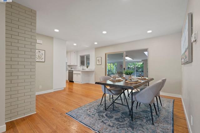 2371 Mallard Dr, Walnut Creek CA: https://media.crmls.org/mediaz/224086d8-66ce-497d-bcfa-048f4520187a.jpg