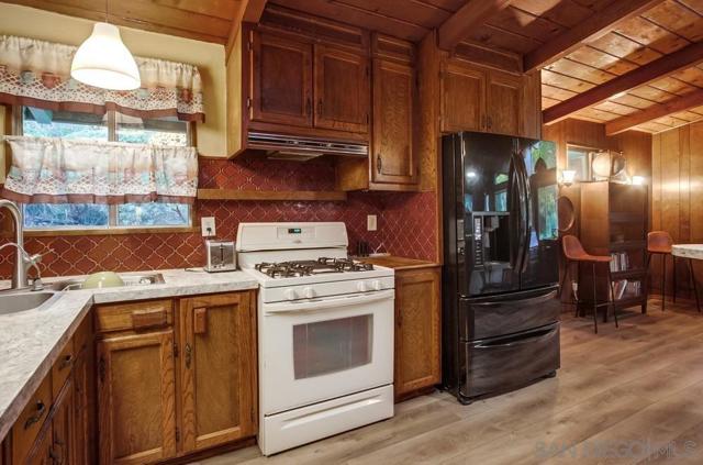 3233 Salton Vista Drive, Julian CA: https://media.crmls.org/mediaz/2240cdd9-e61b-4eed-8711-047425d82cd7.jpg
