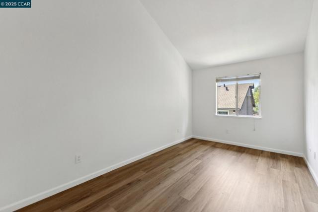 3847 Vineyard Ave, Pleasanton CA: https://media.crmls.org/mediaz/22417d03-073d-4b53-98b4-a81494c2cea5.jpg
