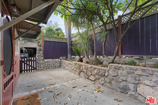 483 Sturtevant Drive, Sierra Madre CA: https://media.crmls.org/mediaz/2241ad09-520a-4dc9-9d15-867f827fb701.jpg