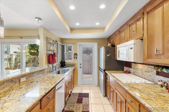 5217 Mount Alifan Dr, San Diego CA: https://media.crmls.org/mediaz/2241c06d-0a9f-4c41-820a-f894c0eb0628.jpg