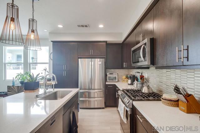 2092 Tango Loop, Chula Vista CA: https://media.crmls.org/mediaz/2242189b-c9e4-4be7-8fdb-2e0dc7667801.jpg