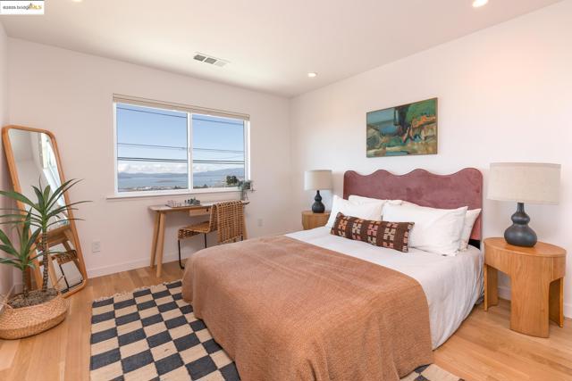 207 Cambridge Ave, Kensington CA: https://media.crmls.org/mediaz/224249d0-3891-428e-9a0a-6c6d1d48ca89.jpg