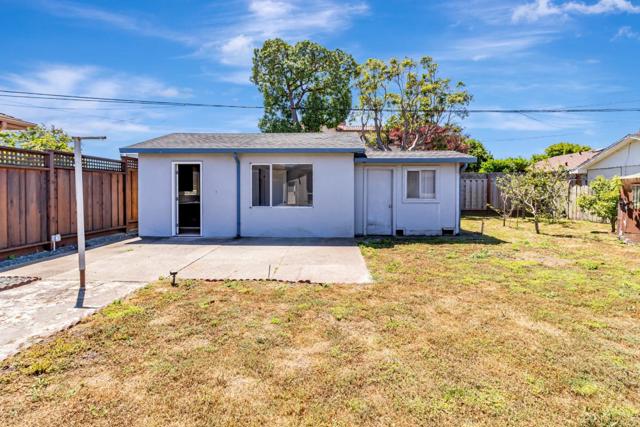 624 Filbert Street, Half Moon Bay CA: https://media.crmls.org/mediaz/2242c9f7-1fdc-459a-b822-c6e6f196cc84.jpg
