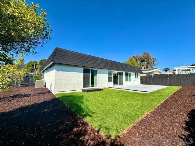 8815 Jackie Dr, San Diego CA: https://media.crmls.org/mediaz/22437a83-c7d1-4c71-9adc-025f2df7b4c1.jpg