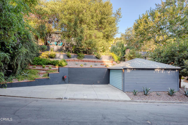 354 Glenullen Drive, Pasadena CA: https://media.crmls.org/mediaz/22441af3-6eb6-4c61-afd5-15bbbb45e6d8.jpg