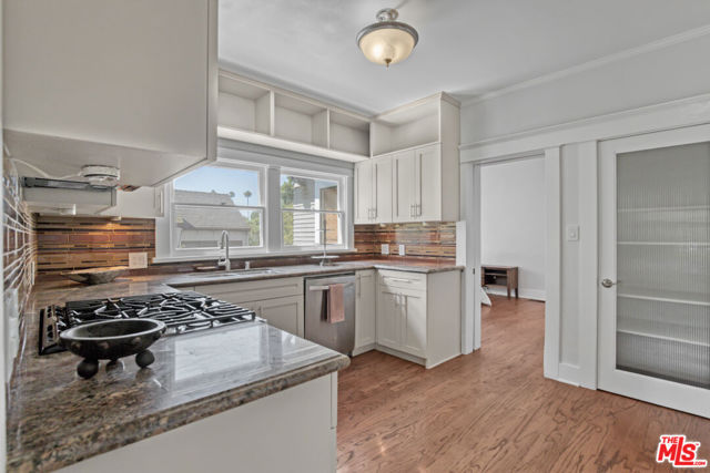 991 Palm Terrace, Pasadena CA: https://media.crmls.org/mediaz/22443514-5aeb-4c1a-8a5c-f537433410d0.jpg