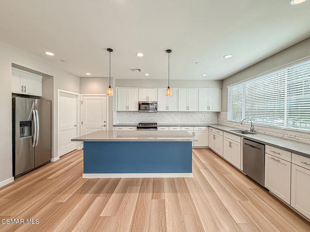 1953 Cottage Drive, Simi Valley CA: https://media.crmls.org/mediaz/22443e3a-eb88-4a3a-9204-7270145480e2.jpg