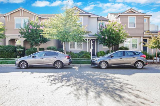 3927 Streamline Street, Sacramento CA: https://media.crmls.org/mediaz/224455c5-74b7-41b7-ada7-6be3926a0420.jpg