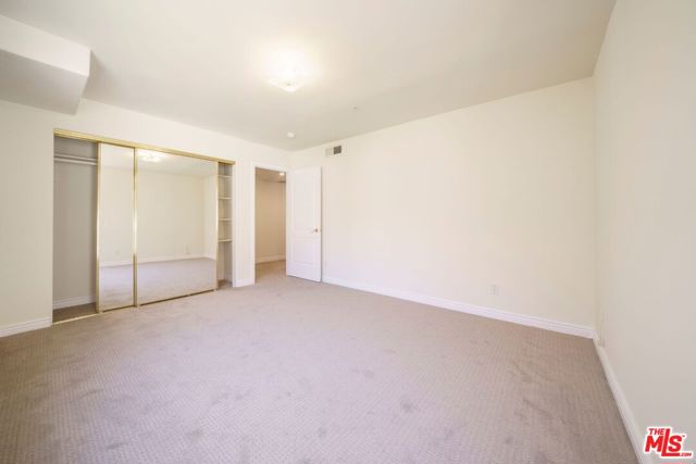 2716 Honolulu Avenue, Montrose CA: https://media.crmls.org/mediaz/22448ae2-73da-4e06-ba74-33c7b739f7d0.jpg