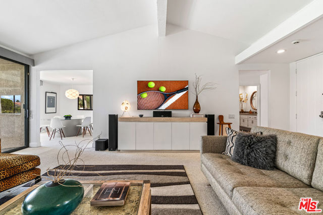 72305 Rodeo Way, Rancho Mirage CA: https://media.crmls.org/mediaz/2244b9bc-eafe-4262-9ccc-26b10be5776c.jpg