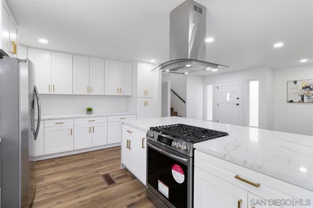 1756 Alhudson Dr, Escondido CA: https://media.crmls.org/mediaz/2244eac4-1091-4139-8157-5d9c3cc48fb1.jpg