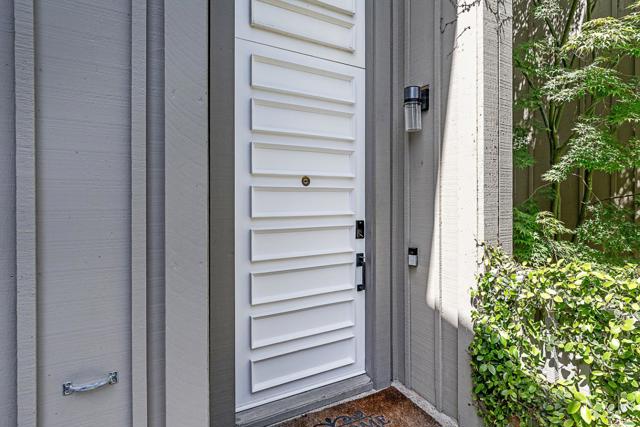 410 Sand Hill Circle, Menlo Park CA: https://media.crmls.org/mediaz/2245261b-0b05-4827-a1c9-1f25bfc411c4.jpg
