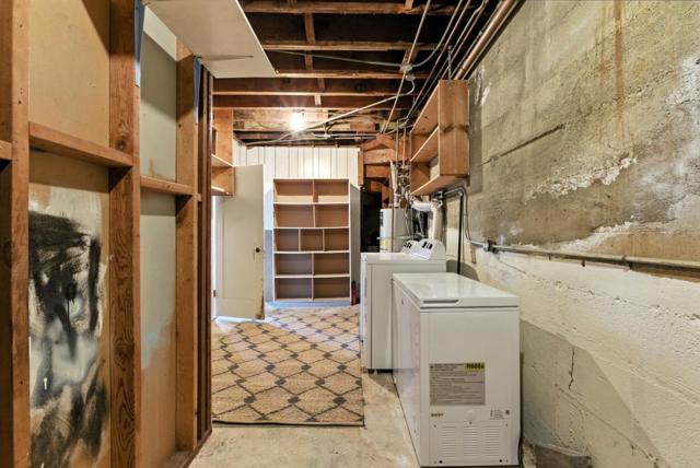 35 Mono Street, Brisbane CA: https://media.crmls.org/mediaz/22455d29-ab06-45b1-8af8-e3d450ea0ee0.jpg