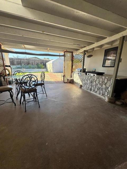 1121 Granada Avenue, Salinas CA: https://media.crmls.org/mediaz/2245fdb0-7179-4665-9ac7-53358a7d1905.jpg