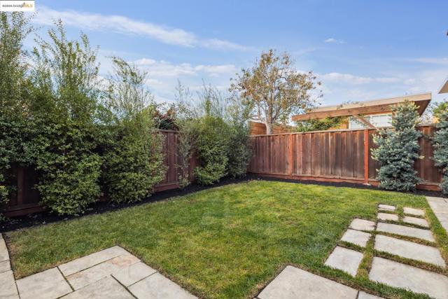 1417 Richmond St, El Cerrito CA: https://media.crmls.org/mediaz/22464864-7ce7-47b3-9071-a9c92476a746.jpg