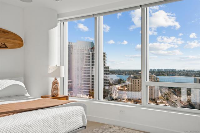 888 W E Street, San Diego CA: https://media.crmls.org/mediaz/22468d8d-95ff-4895-9586-bed6cacd4094.jpg