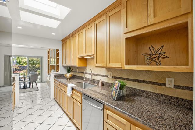 3527 Magnolia Dr, Alameda CA: https://media.crmls.org/mediaz/224695d7-928d-4cde-93db-9f0e886bb910.jpg