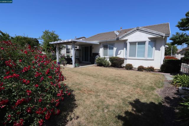 290 Black Amber Way, Brentwood CA: https://media.crmls.org/mediaz/224709ce-e7f7-4b60-a02e-695e14da8c63.jpg