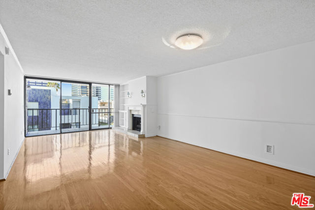 10966 Rochester Avenue, Los Angeles CA: https://media.crmls.org/mediaz/224767f3-ed74-4cfa-879a-6038b45b1864.jpg