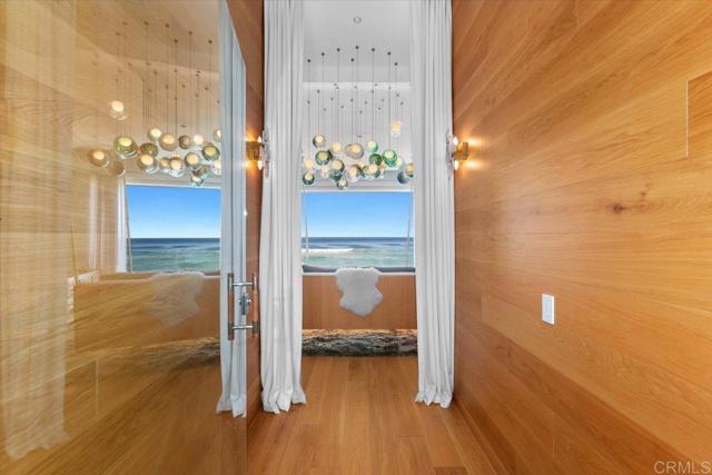 Detail Gallery Image 14 of 57 For 3709 Ocean Front Walk, San Diego,  CA 92109 - 3 Beds | 3/1 Baths